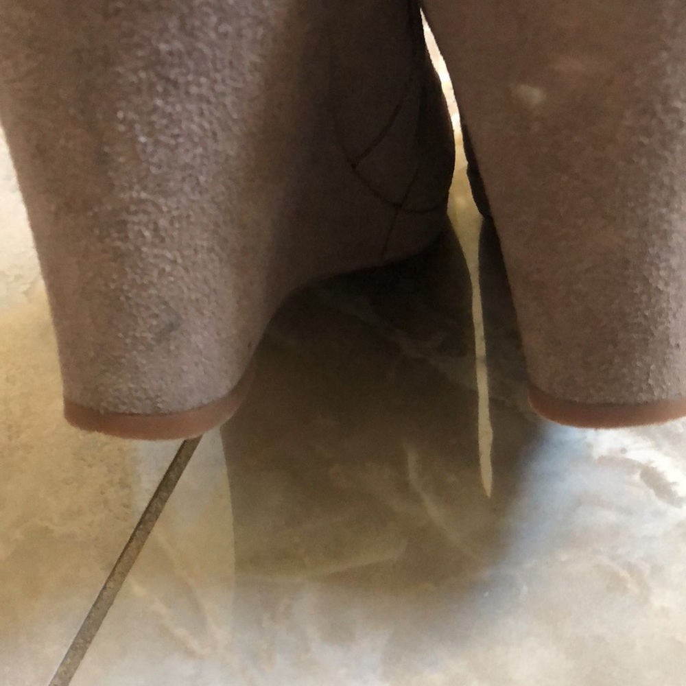 Dolce Vita suede Chelsea wedge booties, fall and spring booties neutral - Picture 10 of 12